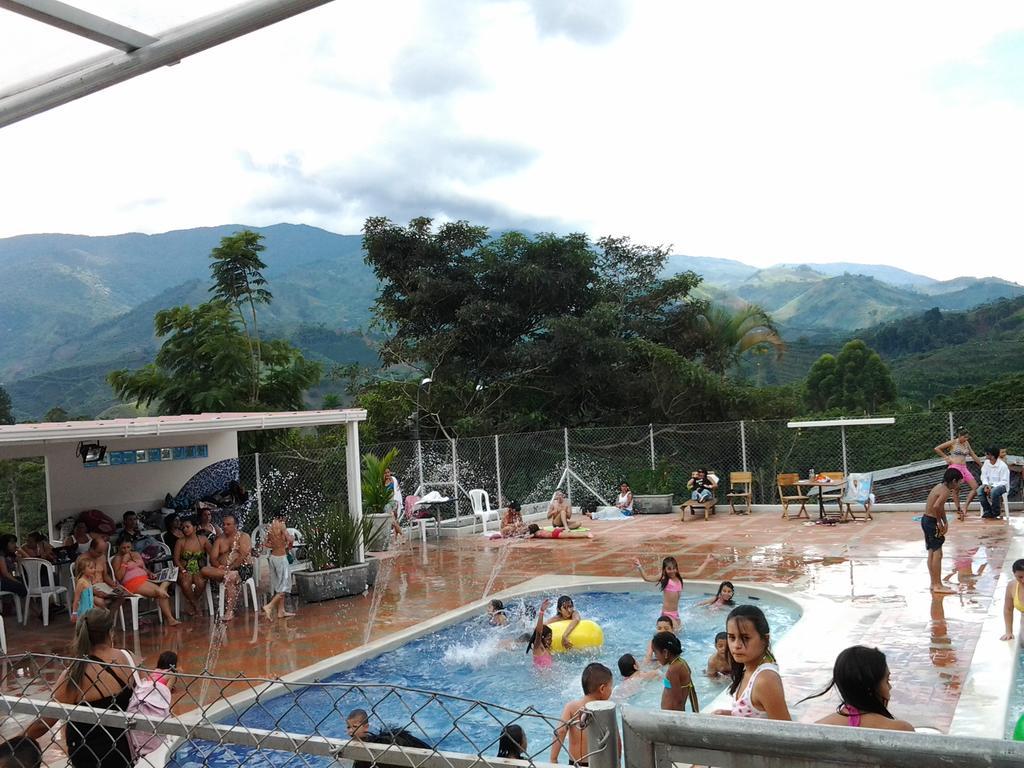 Sky Club Eco Hotel Belen de Umbria Екстер'єр фото